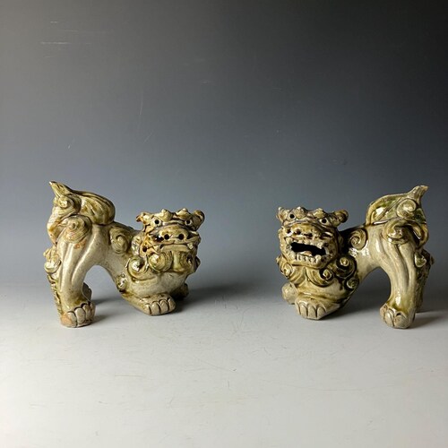Coppia di cani leone guardiani in ceramica d'epoca giapponese Komainu Kutani, altezza 13 cm/5,1 pollici