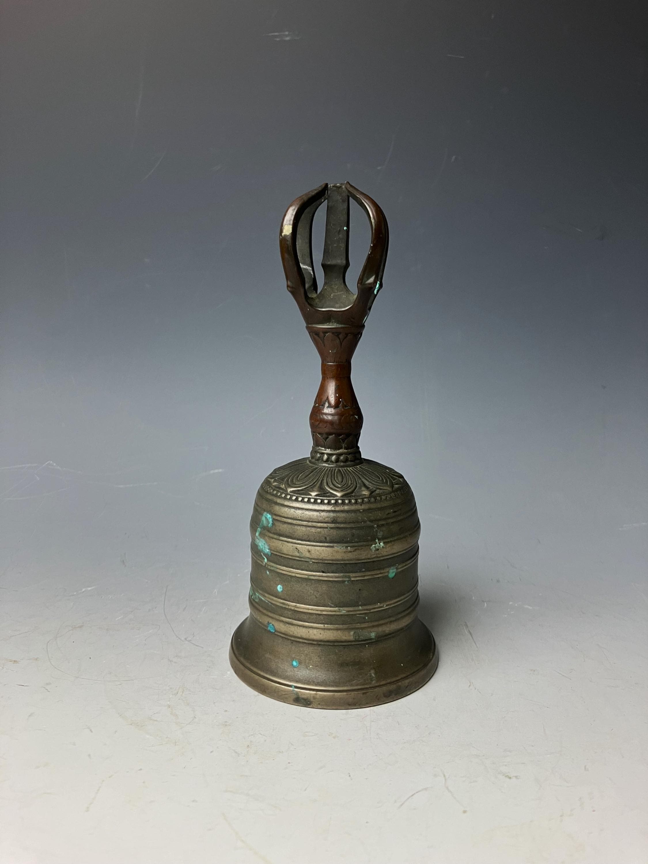 オールドチベット仏教 銅製 金工細工仏陀鈴 Dorje Vajra Bell オールドチベット仏教 銅製 金工細工仏陀鈴 Dorje Vajra Bell