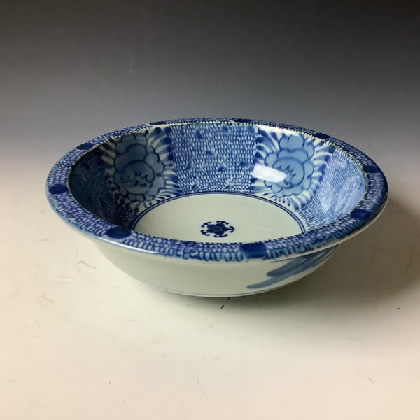 Bol de porcelana japonesa vintage - Artesanía exquisita - Arte en utensilios de cocina en su máxima expresión. Siglo XVIII. Diámetro: 25 cm (9,8 pulgadas).