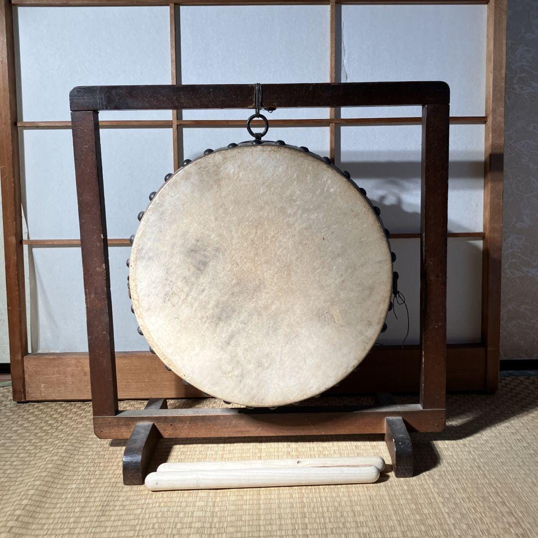 ビンテージ、アジアン、トーテム、デコール Antique Japanese Temple Drum – Vintage Taiko Ritual Drum Ornament