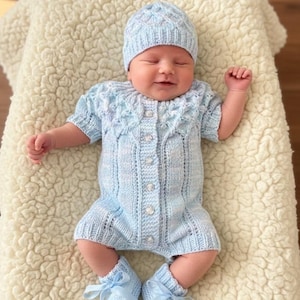 Een meerdelig breipatroon 'Sugar & Spice' voor een reborn-pop van 16 - 22 inch of een baby van 0-3 maanden oud