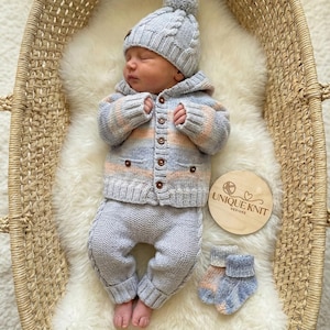 "Ein ""Clay"" 4 Teiliges Set Strickanleitung für Reborn Puppe 16-22" oder 0-3 Monate Altes Baby."