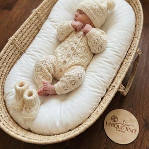 "Eine ""Miami"" Strampler Strickanleitung für Reborn Puppe 16-22" oder 0-3 Monate altes Baby."