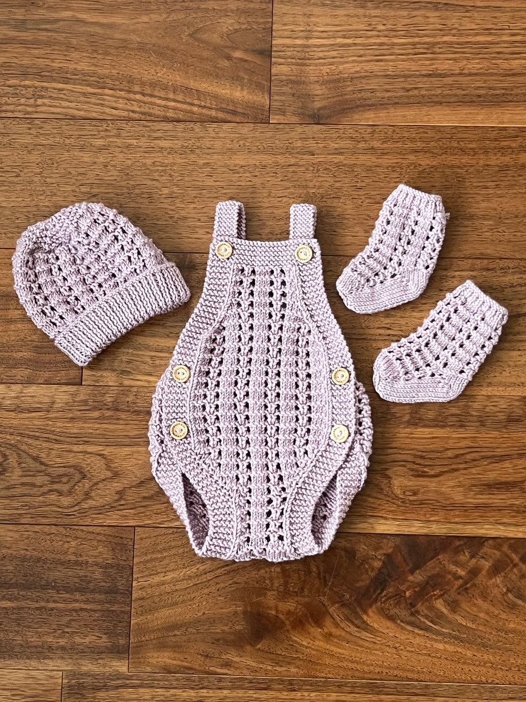 Un modello di maglia per tutina 