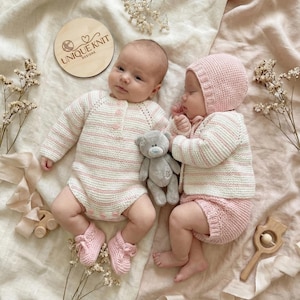 Wzór na wieloczęściową robótkę „Płatek róży” dla lalki Reborn w wieku 16-22 cali lub dla dziecka w wieku 0-3 miesięcy