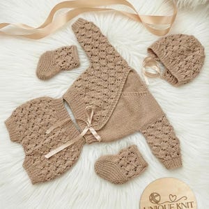 16～22インチのリボーンドールまたは0～3ヶ月の赤ちゃん用の「キャラウェイ」4ピースセット編み図