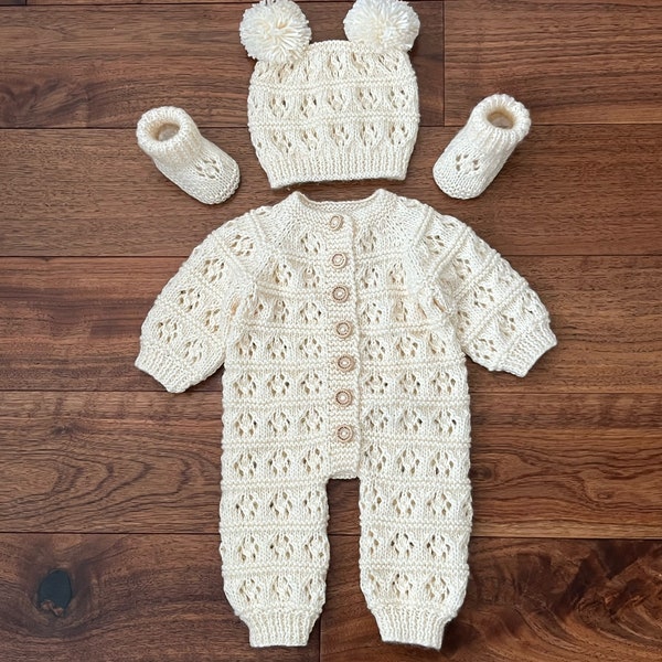 Un modèle de barboteuse « Miami » à tricoter pour reborn doll 16-22" ou bébé de 0-3 mois