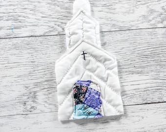 Vintage Quilt Church Small Hand Cut Applique DIY Patchwork Quilt Piece Rustic Quilt Applique Upcycling DIY Sew On Patch