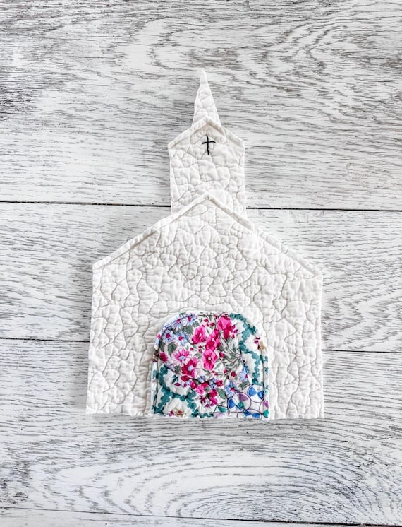 Vintage Quilt Church Hand Cut Applique DIY Patchwork Quilt Piece Rustic Quilt Applique Upcycling DIY Sew On Patch