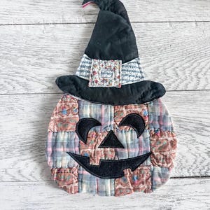 Primitive Style Vintage Patchwork Quilted Jack O Lantern Pumpkin Face w/Witch Hat Applique Halloween Upcycling Vintage Quilt Recycling DIY