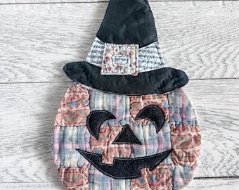 Primitive Style Vintage Patchwork Quilted Jack O Lantern Pumpkin Face w/Witch Hat Applique Halloween Upcycling Vintage Quilt Recycling DIY
