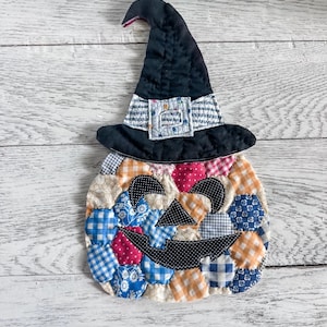 Primitive Style Vintage Patchwork Quilted Jack O Lantern Pumpkin Face w/Witch Hat Applique Halloween Upcycling Vintage Quilt Recycling DIY
