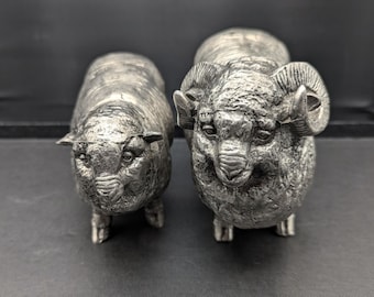 Vintage 1970er Jahre Widder und Schaf Paar Figuren aus Gussmetall, gegossen in Japan