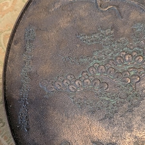 Antique Japanese Kagami - Bronze Antique Hand Mirror - Flying Cranes Turtle, Pine Trees, Pond Theme Meiji or Taishō Period 1868-1926
This piece roughly from the Meiji period (1868-1921) or Taisho period (1921-1926) is a Japanese bronze