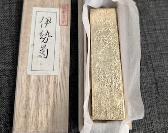 Barra de tinta para caligrafía japonesa: Negro brillante Sumi, caja de Paulownia - Hecho en Japón