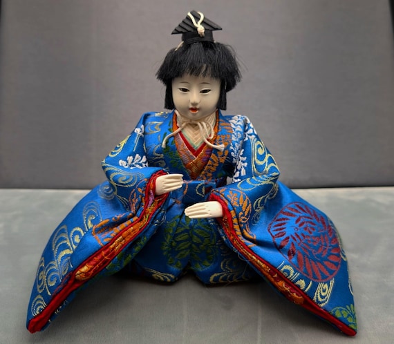 Vintage Japanese Hina Doll: Silk Kimono Hinamatsuri Figurine