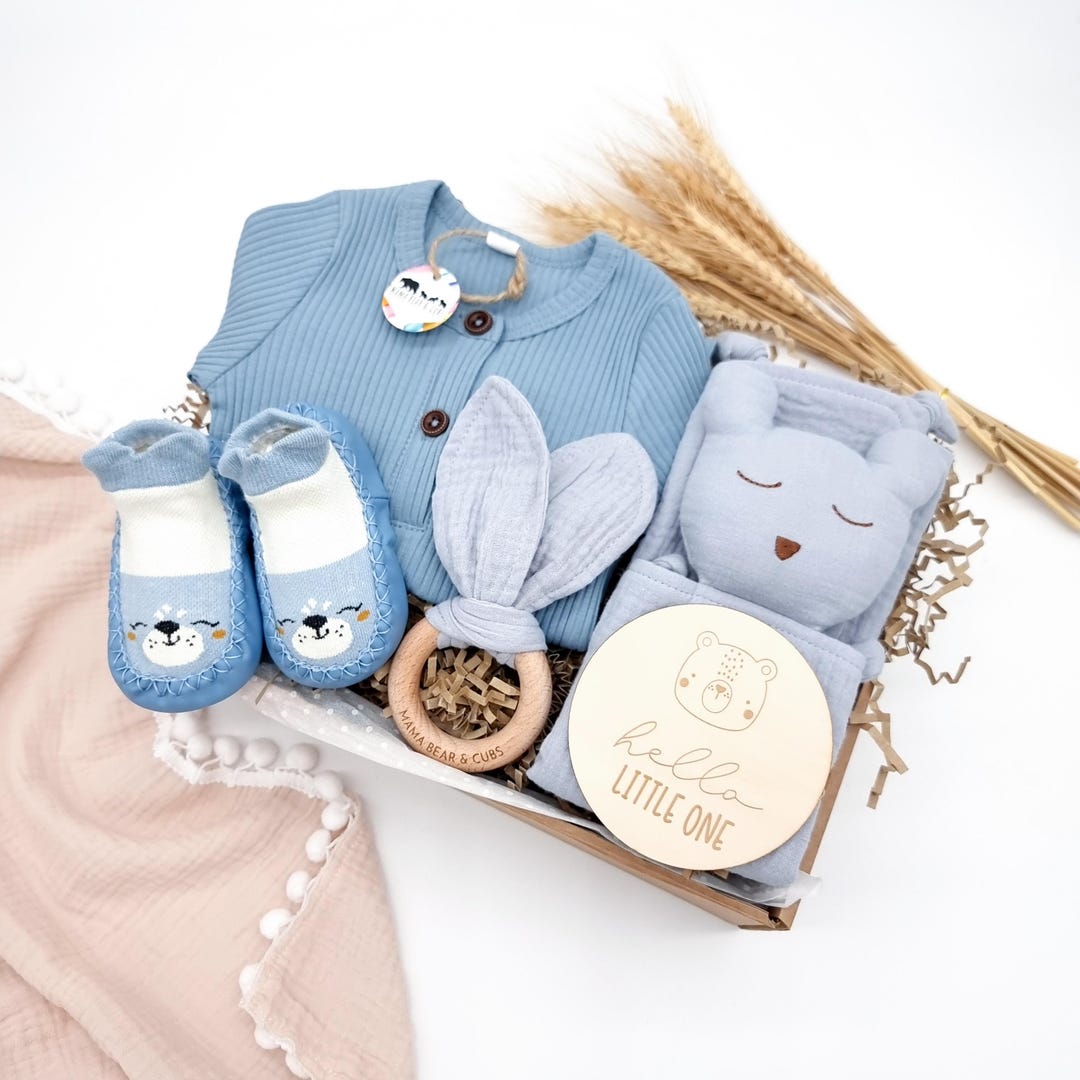 Baby Boy Gift Hamper | Newborn Baby Gift With Blue Sleepsuit, Comforter ...