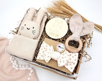 Personalised Baby Girl Gift Box – Neutral Baby Hamper with Comforter Muslin, Bow & Keepsake Disc