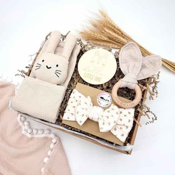 Personalised Baby Girl Gift Box – Neutral Baby Hamper with Comforter Muslin, Bow & Keepsake Disc