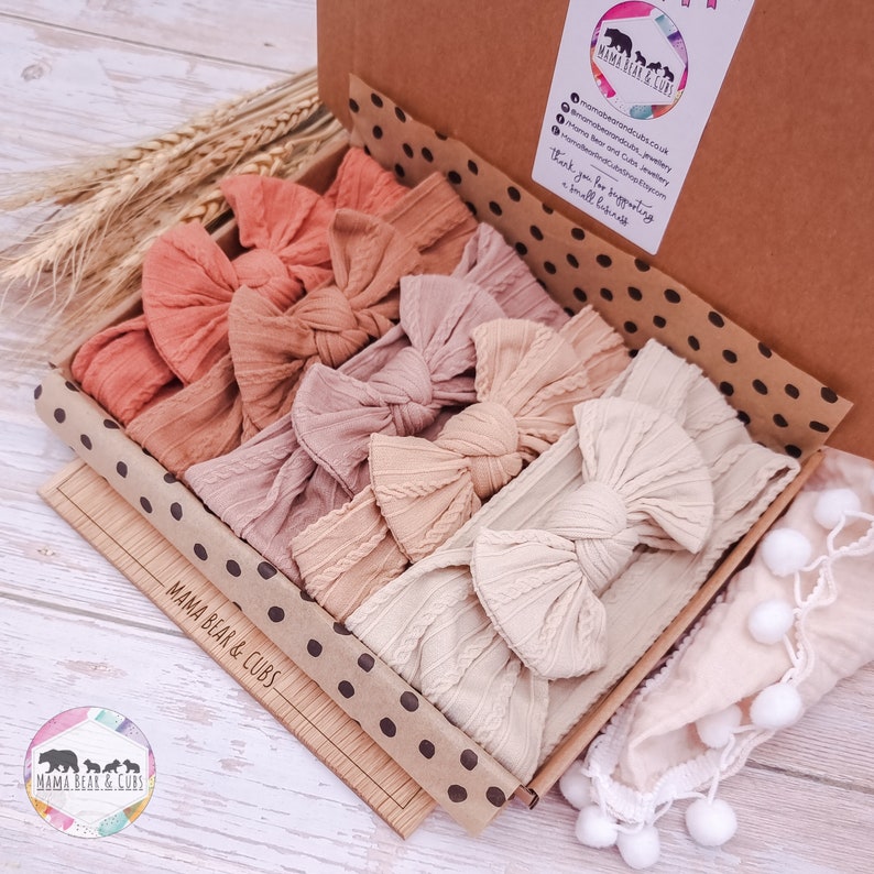 Baby hoofdband Bow Box bundel Babybogen Babyhoofdband Peuterbogen Haarband Haarstrik Babyshower Nieuw babycadeau Babymeisje cadeau afbeelding 1