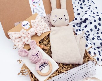 Baby Mädchen Geschenk | Personalisierter Baby Korb | Baby-Dusche-Geschenk | Schwangerschaft Geschenk Set | Schnuffeltuch Musselin | Baby Mädchen Schleife Neugeborenen Geschenk Box Set