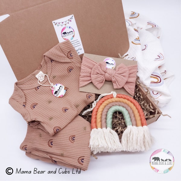 Regalo per bambino arcobaleno / Scatola regalo arcobaleno per bambina / Cesto per bambino / Regalo per baby shower / Vestito per bambina arcobaleno / Fiocco per bambina / Macrame arcobaleno