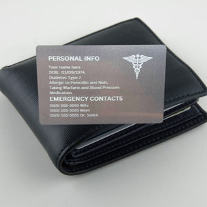 Medical Alert-portemonneekaart, zilver aluminium gegraveerd visitekaartje voor noodgevallen, gepersonaliseerde medische waarschuwing voor medische aandoeningen.