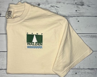 Camiseta del campamento Walden
