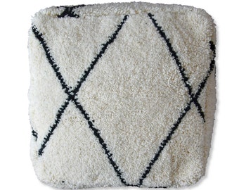 Fluffy Berber Beni Ouarain Kilim Pouf - 100% Wool and Cotton - Handwoven - Black&White Touch