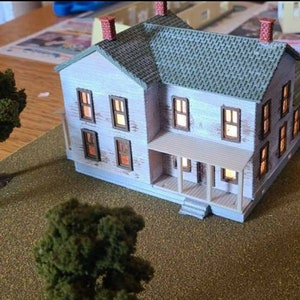 HO scale Ed Gein farmhouse and Barn