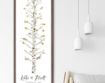 Pode incluir: Uma impressão de arte de parede vertical emoldurada com uma ilustração em aquarela de uma bétula com folhas esparsas em tons de outono. Abaixo da árvore, o texto diz Katie & Matt e a data October 20, 2020, em uma fonte cursiva cinza.