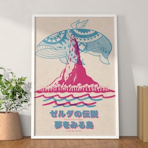Peut inclure: Impression d'art encadrée avec une illustration stylisée. Une grande baleine bleue avec des motifs décoratifs flotte au-dessus d'une montagne rose et de vagues bleues. Texte japonais et texte anglais "Link's Awakening" en bas.