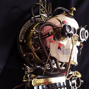A unique gift steampunk Skull lamp