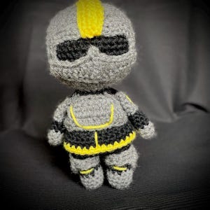 Amigurumi inspirado en el Soldado Democrático HellDiver