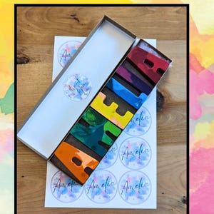 Crayones con nombre personalizado - Crayones con nombre del alfabeto, juego de crayones en caja de regalo, regalo de cumpleaños para niños, regalo para calcetines navideños