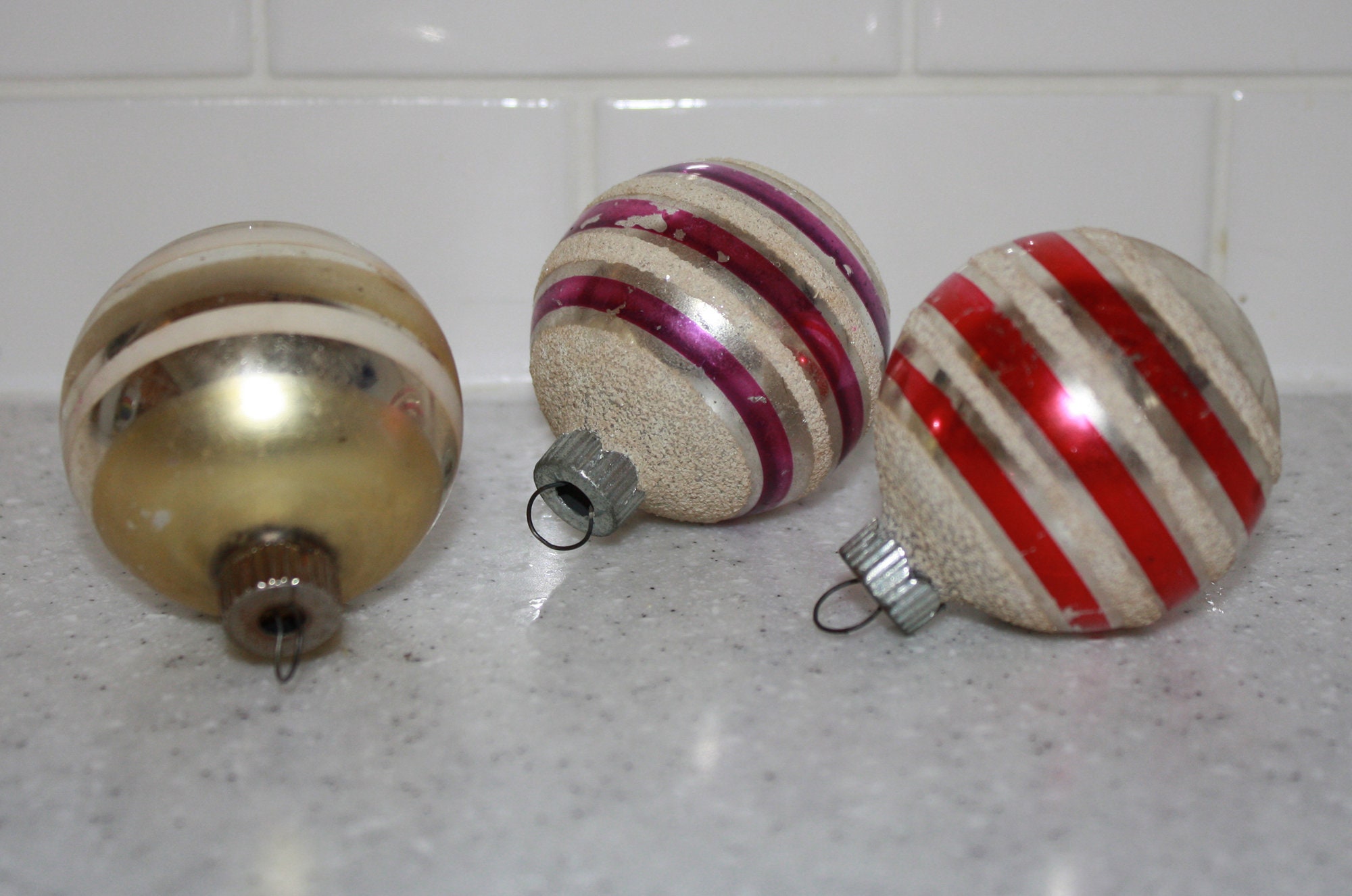 Three Vintage Christmas Tree Ornament Bulbs 1950s Red Gold Etsy