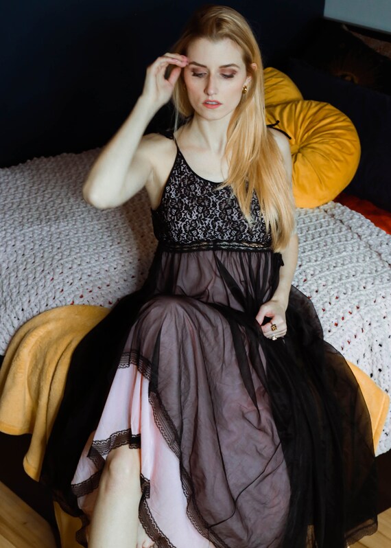 1960s Black Lace Nigthgown, pink & black lace | Sm