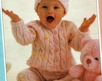 Baby Mütze, Strickjacke und Hose mit Zopfmuster Strickmuster, 35 bis 56 cm Brustumfang, Doppelstrickgarn oder Wolle, Sofort Download pdf