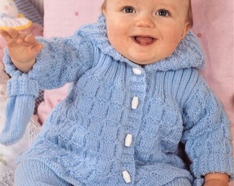 Modèle de tricot de veste, pantalon et mitaines pour bébés, taille de poitrine de 14 à 20 pouces, fil ou laine à double tricot, téléchargement instantané PDF