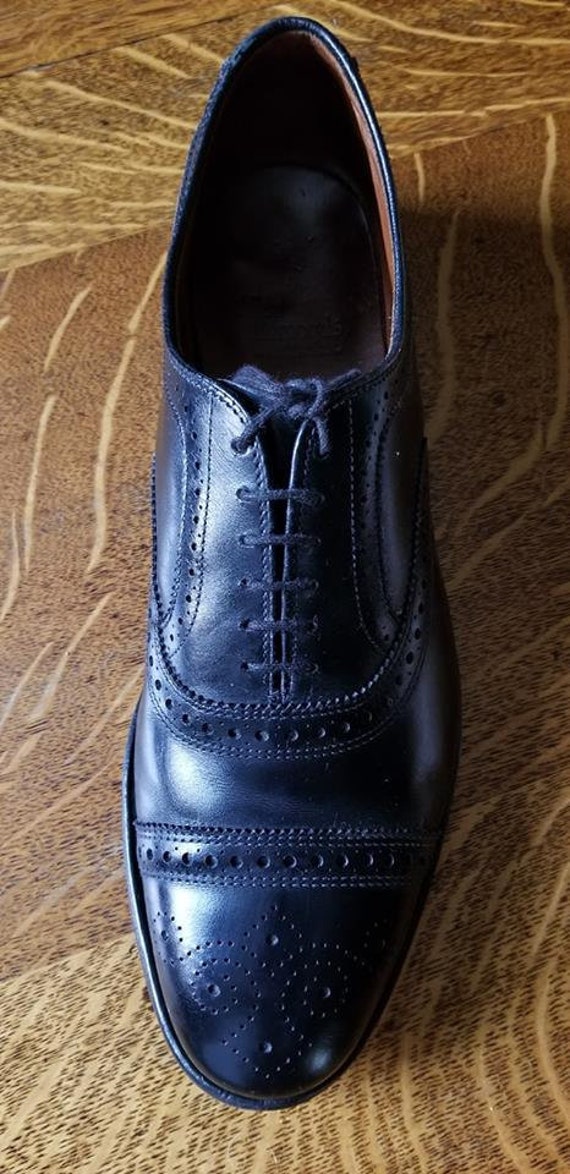 BARELY worn Allen Edmonds Strands, in black Europe