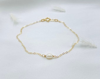 Simple pearl bracelet gold filled, Fresh water pearl bracelet, Tiny pearl bracelet, Delicate pearl bracelet, Dainty single pearl bracelet