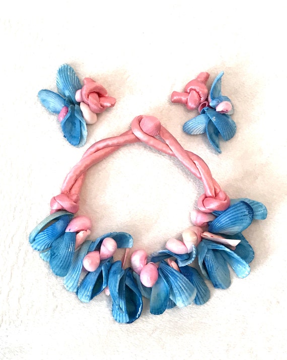 1970s blue and pink shell choker and earrings set
