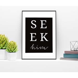 Szukaj Go | Wydruk artystyczny | Czarno-biały | 8x10 | 11x14 | Dekoracja ścienna | Znak chrześcijański | Napisane ręcznie | Maszyna do pisania