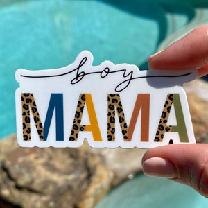 Pegatina Boy Mama / Pegatina impermeable / Calcomanía con estampado de leopardo / Pegatinas para mamá / Regalo para mamás / Regalo para nuevas mamás / Pegatina para botellas de agua / Boy Mom