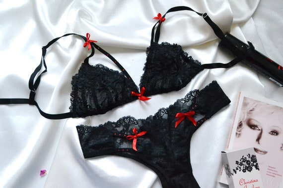 black lace bra and panties