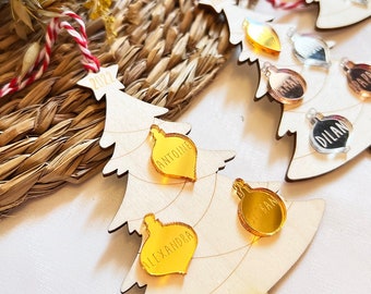 Boule de Noël Famille en forme de sapin Personnalisable, Jusqu'a 6 prénoms au choix - bois et miroir - christmas ornament