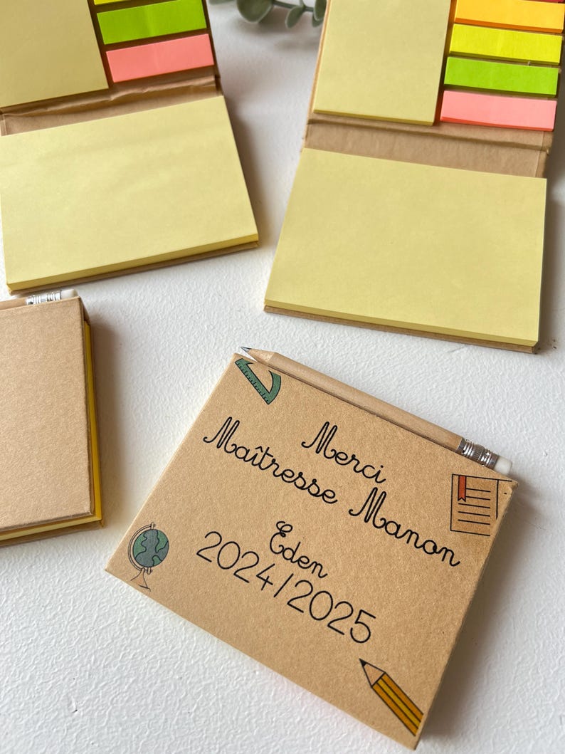 Coffret Post-it à personnaliser avec le Texte/Prénom de votre choix - Merci maîtresse maître nounou atsem Fleurs remerciement image 3