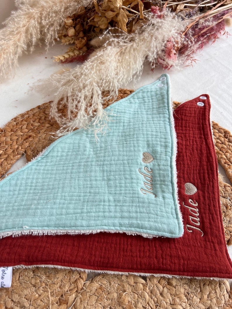 Bavoir bandana BRODÉ à personnaliser avec le prénom de votre choix image 4