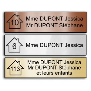 Peut inclure: Trois plaques de noms en or, argent et bronze avec les numéros de maison 110, 6 et 113. Les plaques de noms portent les noms Mme DUPONT Jessica et Mr DUPONT Stéphane.
