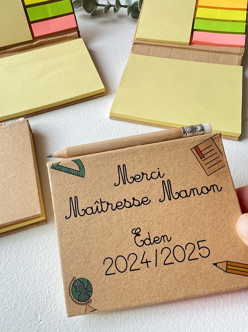 Coffret Post-it à personnaliser avec le Texte/Prénom de votre choix - Merci maîtresse maître nounou atsem Fleurs remerciement image 2